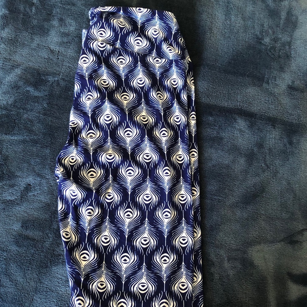 Used Lularoe leggings OS Rare peacock feathers